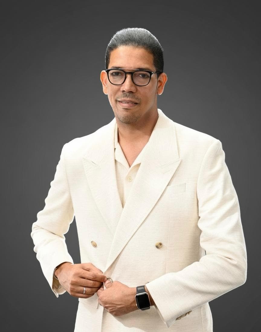 Enmanuel Diaz — CEO y Fundador de Inteux Group